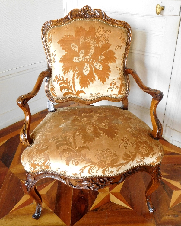 Set of 4 Louis XV walnut armchairs - attributed to Pierre Nogaret