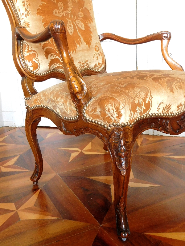 Set of 4 Louis XV walnut armchairs - attributed to Pierre Nogaret