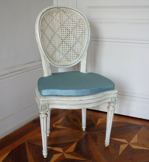 Set of 6 Louis XVI caned chairs for the dining room, 18th century