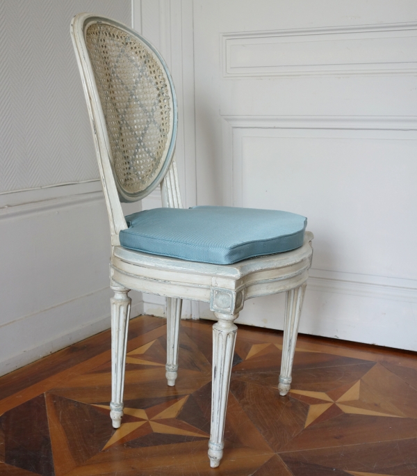 Set of 6 Louis XVI caned chairs for the dining room, 18th century