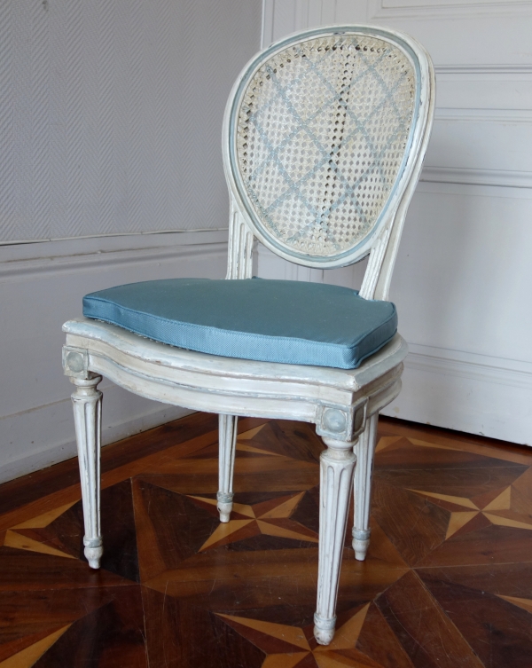 Set of 6 Louis XVI caned chairs for the dining room, 18th century