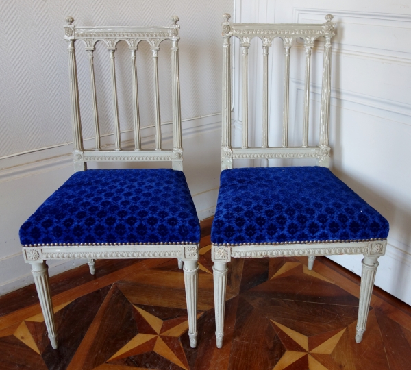 Série de 6 chaises de salle à manger d'époque Louis XVI, modèle à colonettes d'après Jacob