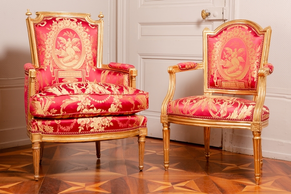 Louis XVI wing chair gilt with gold leaf, late 18th century, Tassinari & Chatel silk fabric