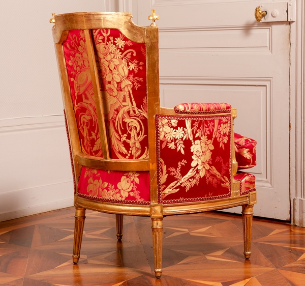 Louis XVI wing chair gilt with gold leaf, late 18th century, Tassinari & Chatel silk fabric