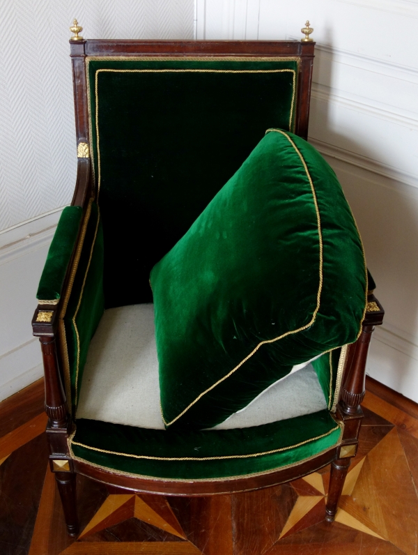 Bergère d'époque Directoire en acajou et bronze doré, attribuée à Georges Jacob