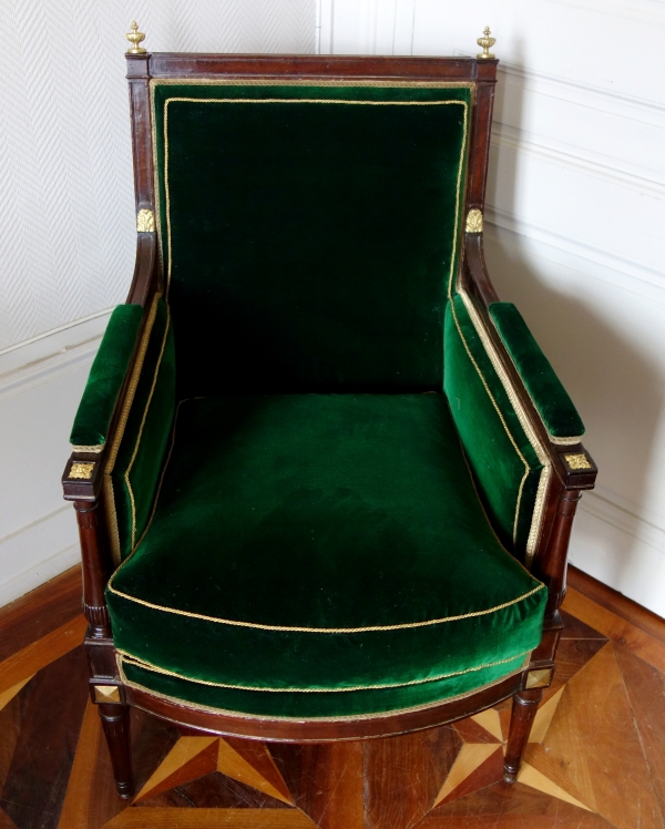 Bergère d'époque Directoire en acajou et bronze doré, attribuée à Georges Jacob