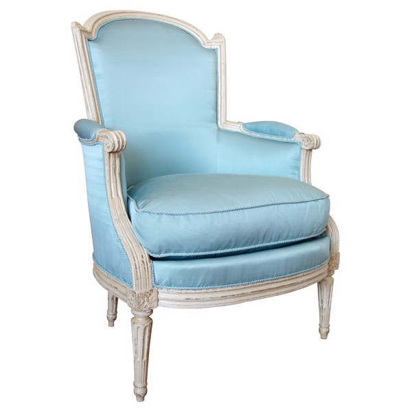 Bergère d'époque Louis XVI, canetillé de soie bleu clair