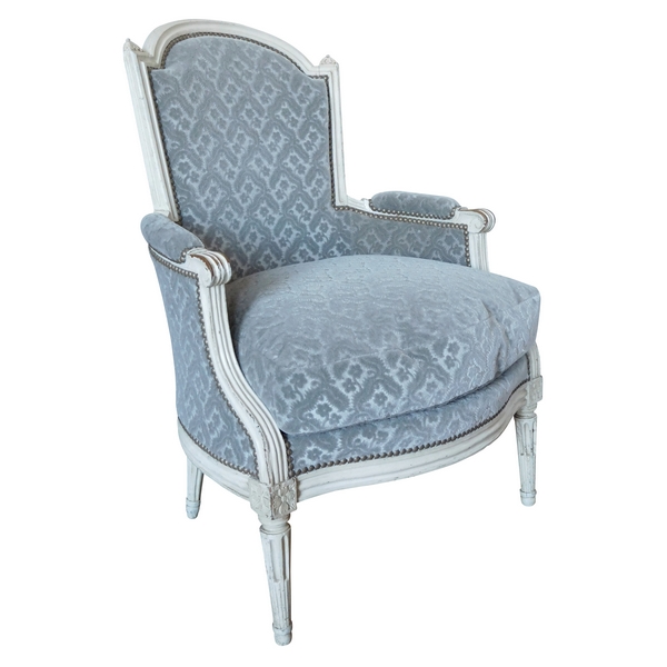 Bergère d'époque Louis XVI, velours frappé gris clair