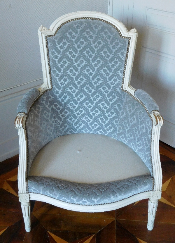 Bergère d'époque Louis XVI, velours frappé gris clair