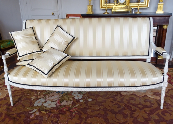 Late 18th century lacquered wood sofa, Tassinari & Châtel silk - 170cm