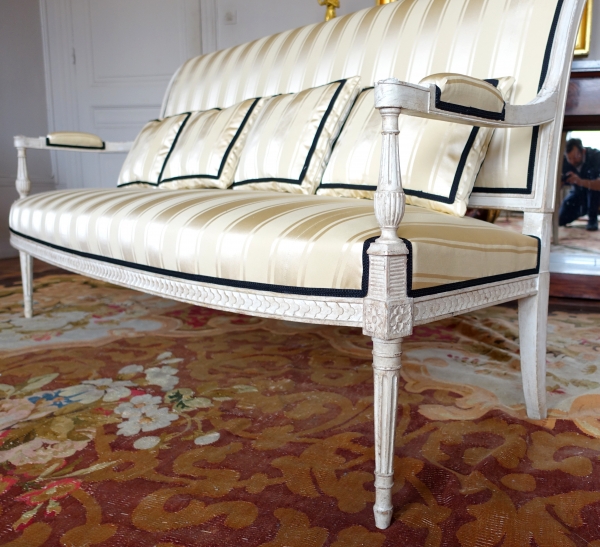Late 18th century lacquered wood sofa, Tassinari & Châtel silk - 170cm