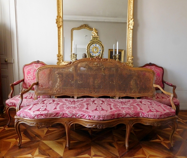 Canned walnut sofa / bench, Louis XV production - 18th century