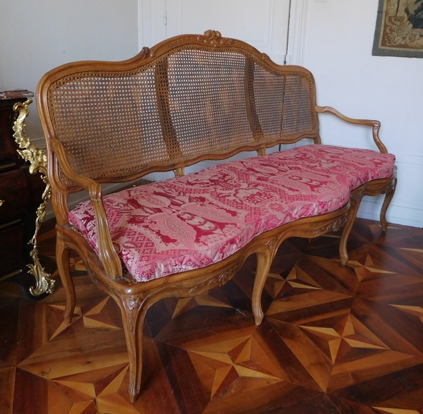 Canned walnut sofa / bench, Louis XV production - 18th century