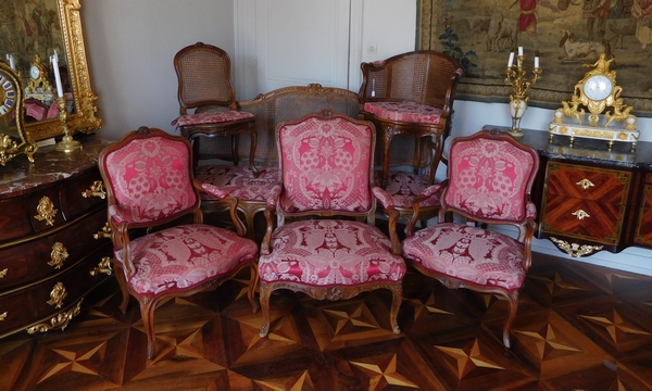 Canned walnut sofa / bench, Louis XV production - 18th century