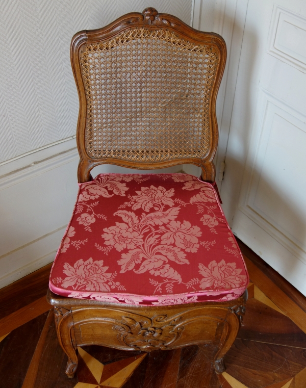 Palais de Compiègne : chaise de commodité d'époque Louis XV, estampille H Amand