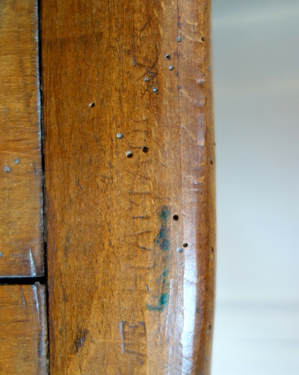 Palais de Compiègne : chaise de commodité d'époque Louis XV, estampille H Amand