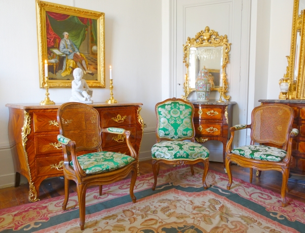 Etienne Meunier : chaise de salon d'époque Louis XV richement sculptée - estampillée