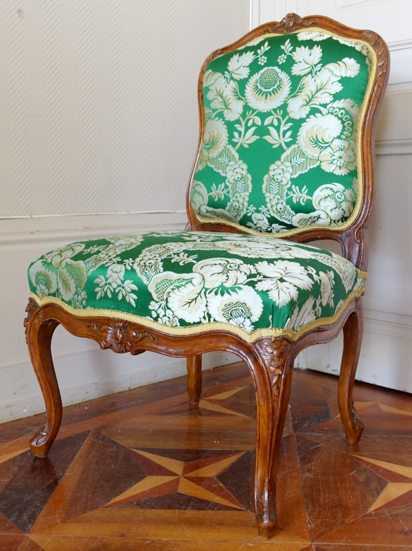 Etienne Meunier : chaise de salon d'époque Louis XV richement sculptée - estampillée