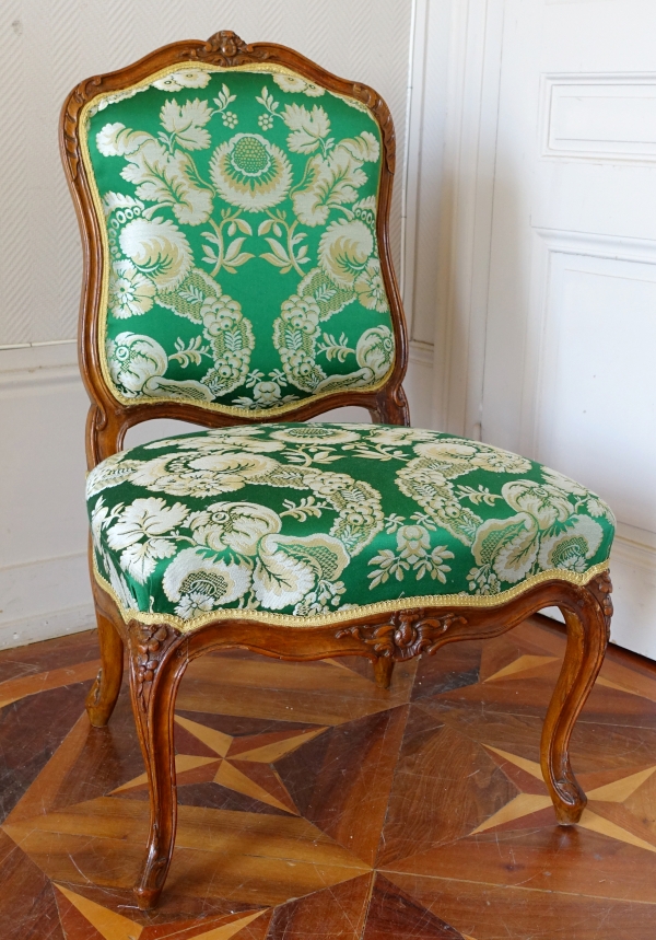 Etienne Meunier : chaise de salon d'époque Louis XV richement sculptée - estampillée