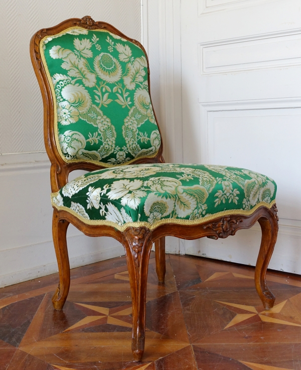 Etienne Meunier : chaise de salon d'époque Louis XV richement sculptée - estampillée