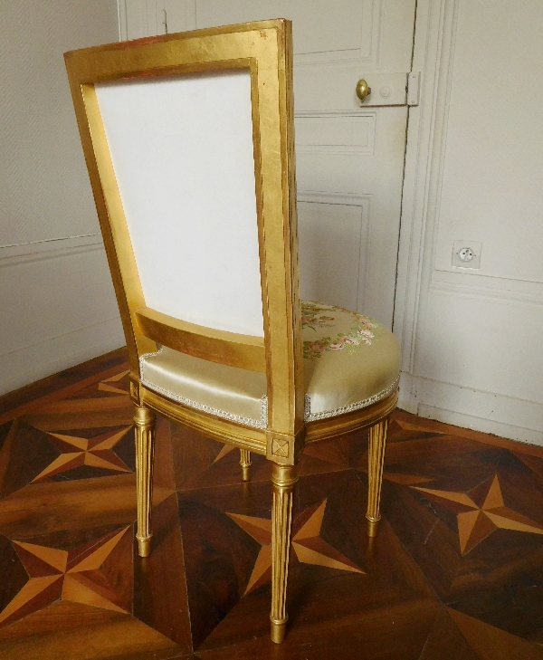 Paire de chaises en bois doré à la feuille d'or de style Louis XVI