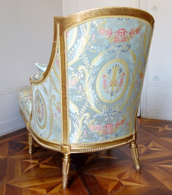 Louis XVI style long chair, gold leaf gilt wood, Tassinari & Chatel silk