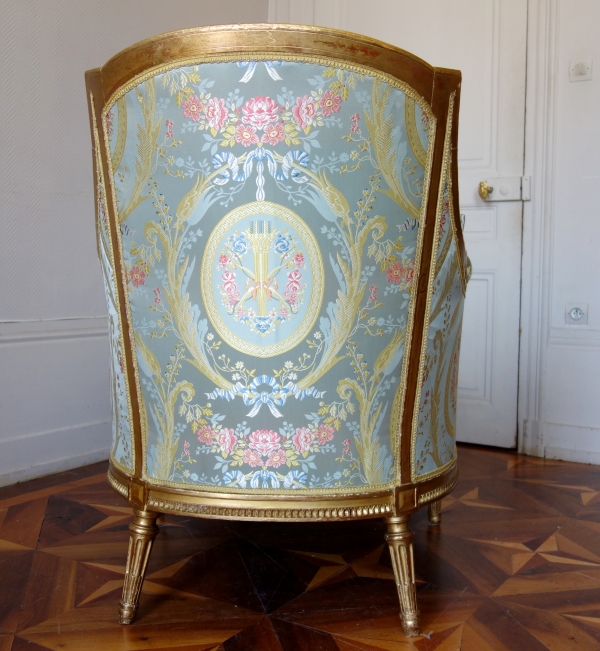 Louis XVI style long chair, gold leaf gilt wood, Tassinari & Chatel silk
