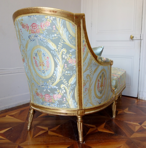 Louis XVI style long chair, gold leaf gilt wood, Tassinari & Chatel silk