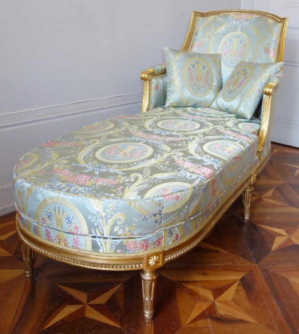 Louis XVI style long chair, gold leaf gilt wood, Tassinari & Chatel silk