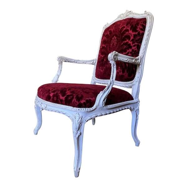 Fauteuil à châssis d'époque Louis XV Transition - marques au fer GM (Garde Meuble ?)