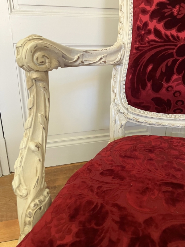 Fauteuil à châssis d'époque Louis XV Transition - marques au fer GM (Garde Meuble ?)
