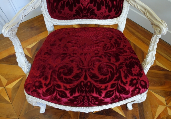 Fauteuil à châssis d'époque Louis XV Transition - marques au fer GM (Garde Meuble ?)