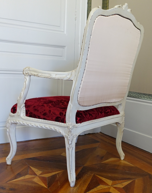 Fauteuil à châssis d'époque Louis XV Transition - marques au fer GM (Garde Meuble ?)