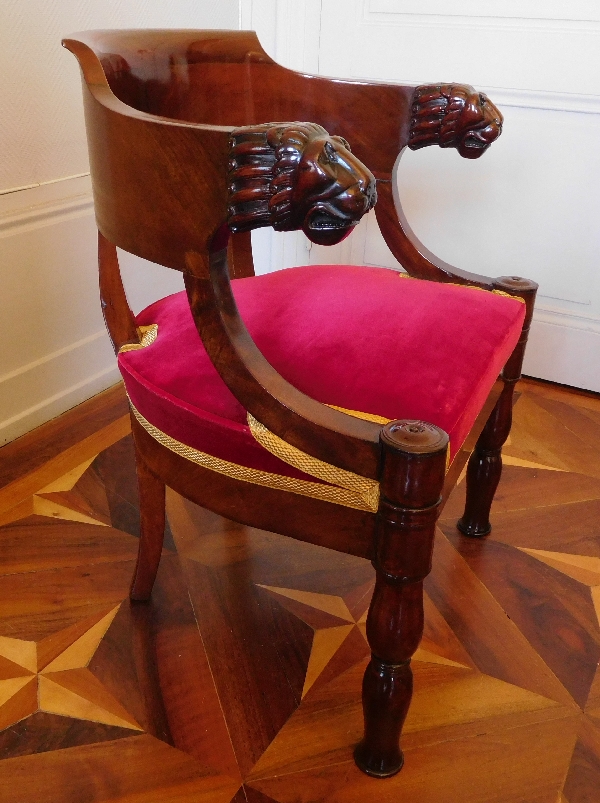 Fauteuil de bureau époque Empire en acajou à têtes de lion