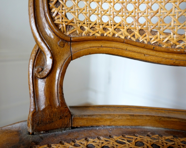 François Reuze : fauteuil de bureau canné d'époque Louis XV, estampillé
