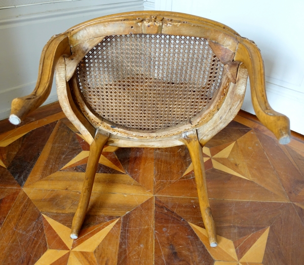 François Reuze : fauteuil de bureau canné d'époque Louis XV, estampillé