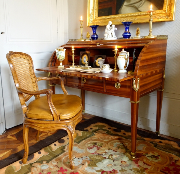 François Reuze : fauteuil de bureau canné d'époque Louis XV, estampillé