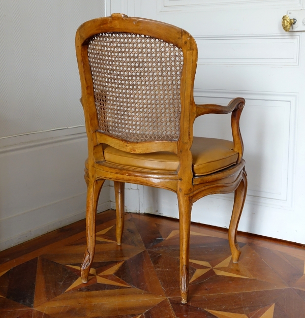 François Reuze : fauteuil de bureau canné d'époque Louis XV, estampillé