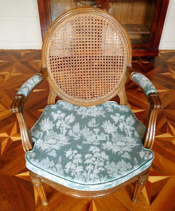 Fauteuil de bureau canné d'époque Louis XVI en noyer