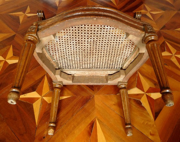 Fauteuil de bureau canné d'époque Louis XVI en noyer