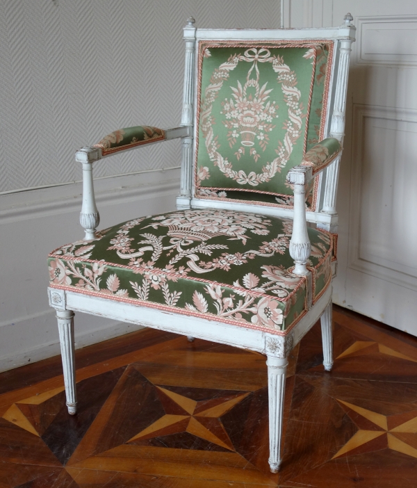 Fauteuil de bureau d'époque Louis XVI en bois sculpté et soie ancienne - attribué à Jacob