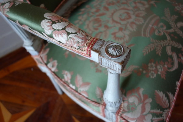 Fauteuil de bureau d'époque Louis XVI en bois sculpté et soie ancienne - attribué à Jacob