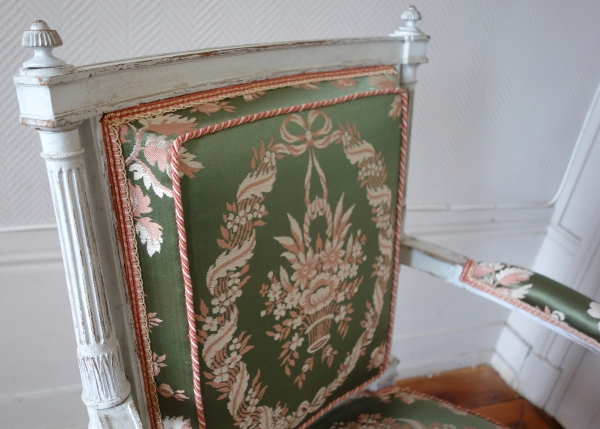 Fauteuil de bureau d'époque Louis XVI en bois sculpté et soie ancienne - attribué à Jacob