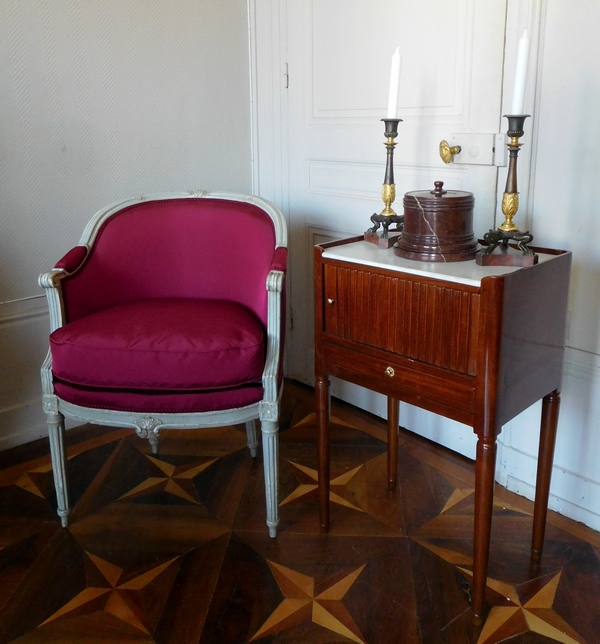 Fauteuil de bureau d'époque Louis XVI en bois laqué, faille de soie pourpre