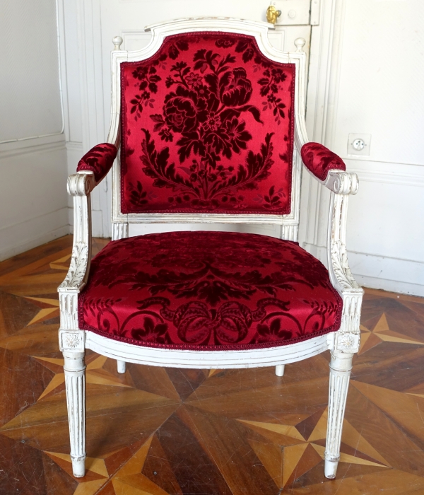 Louis XVI lacquered wood armchair covered with red velvet - 18th century
