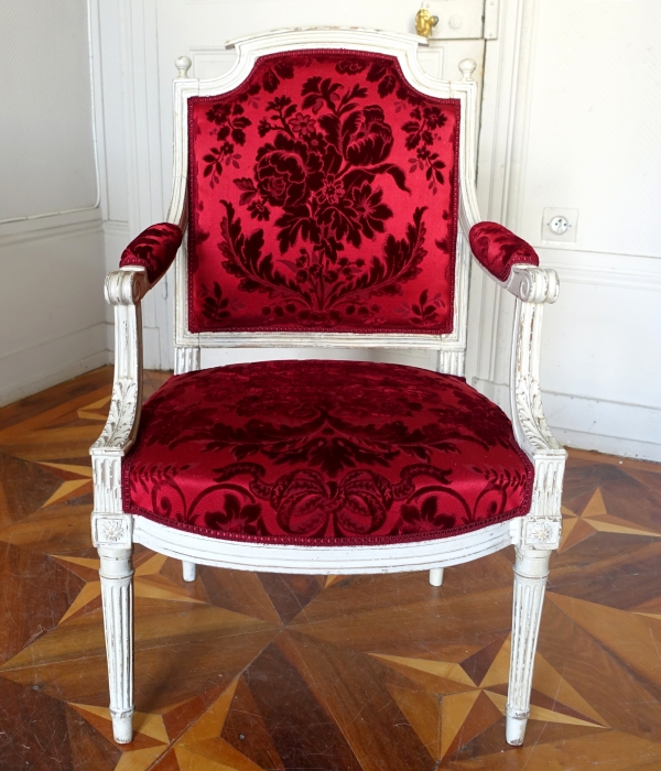 Louis XVI lacquered wood armchair covered with red velvet - 18th century