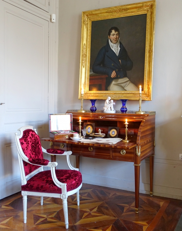 Fauteuil de bureau d'époque Louis XVI en bois sculpté et velours de Gênes