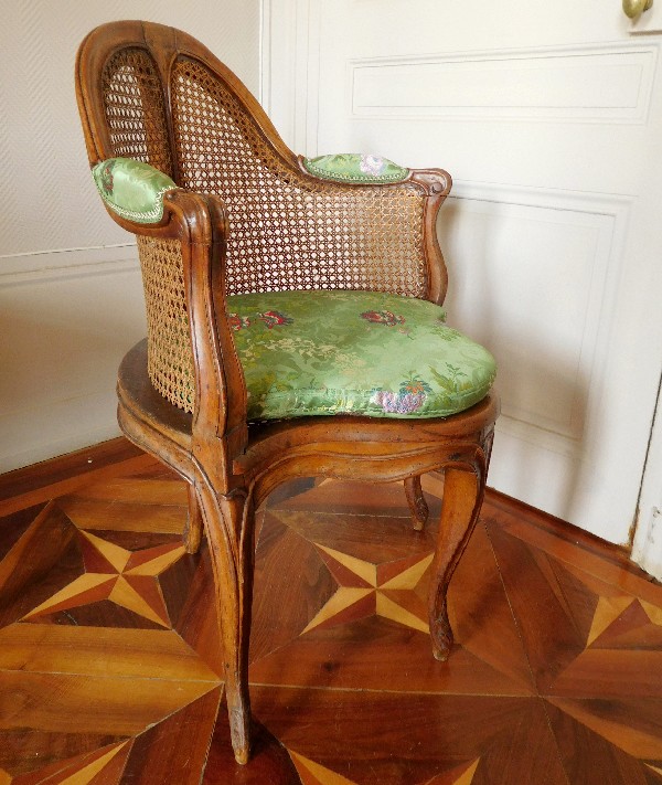 Fauteuil de cabinet / fauteuil de bureau en noyer d'époque Louis XV