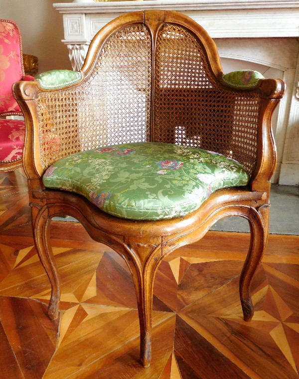 Fauteuil de cabinet / fauteuil de bureau en noyer d'époque Louis XV