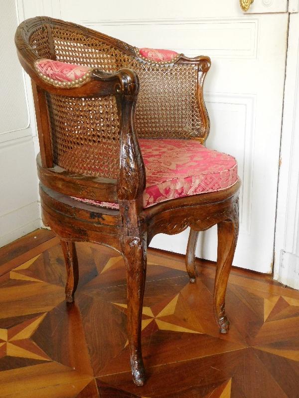 Regence walnut office armchair - early 18th century